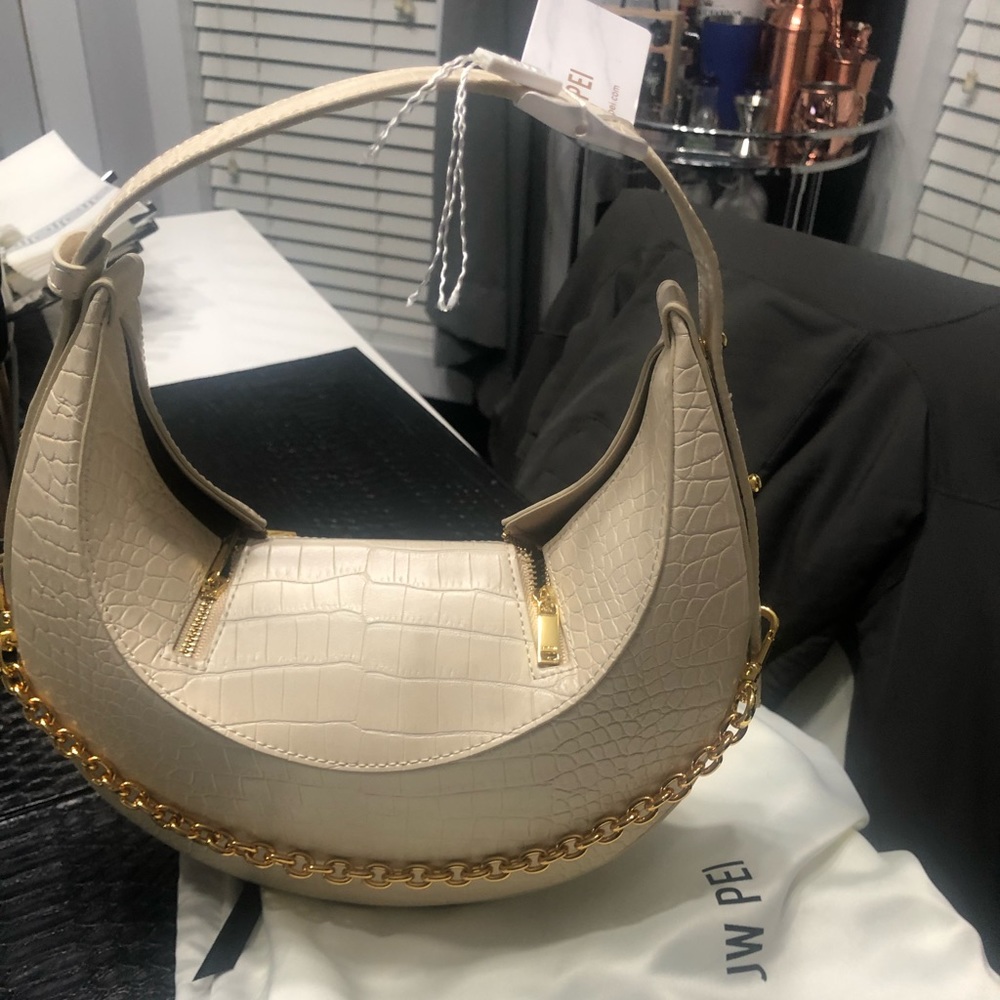 JW PEI NWT cream croc embossed rantan bag with added gold chain